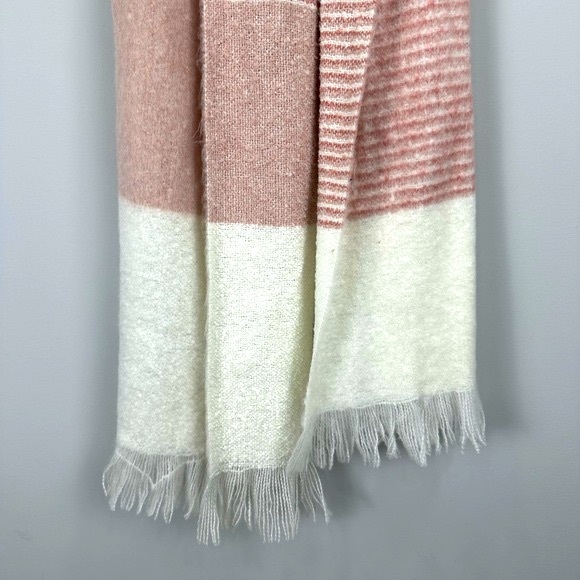 Lauren Conrad LC Pink Cream Fringe Scarf NWT NEW - Picture 3 of 7